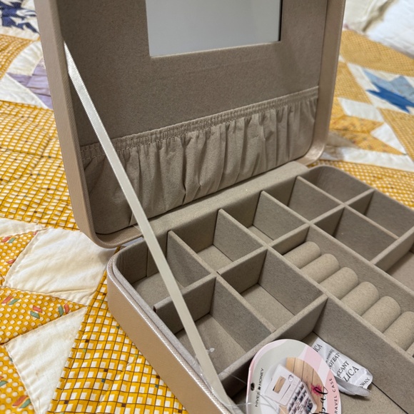 Hives & Honey Opal Large Jewelry Travel Case with Mirror Golden Mist Color - Picture 6 of 6